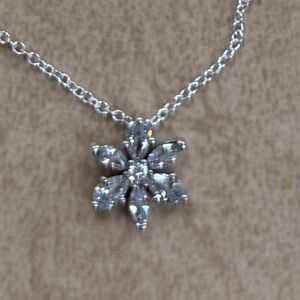 Pandora 20 inch Elegant Silver Flower Pendant Necklace new no box